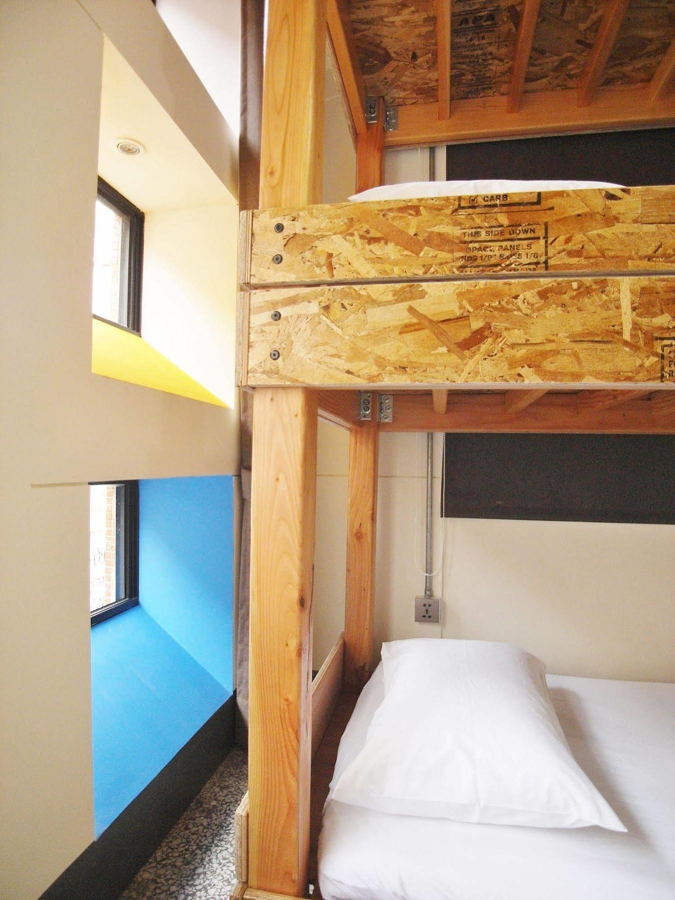 With Inn Hostel Kaohsiung Exterior photo