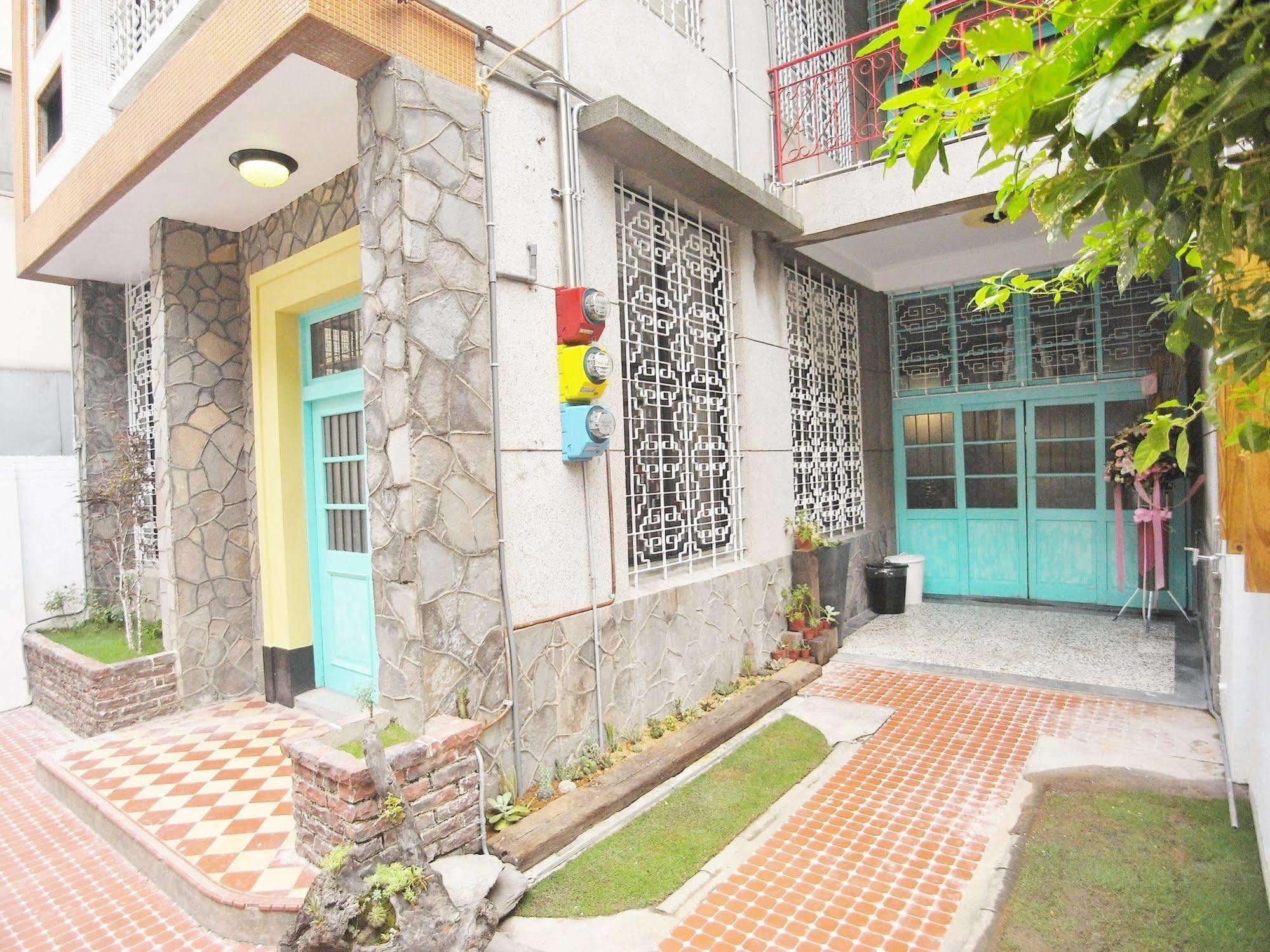 With Inn Hostel Kaohsiung Exterior photo