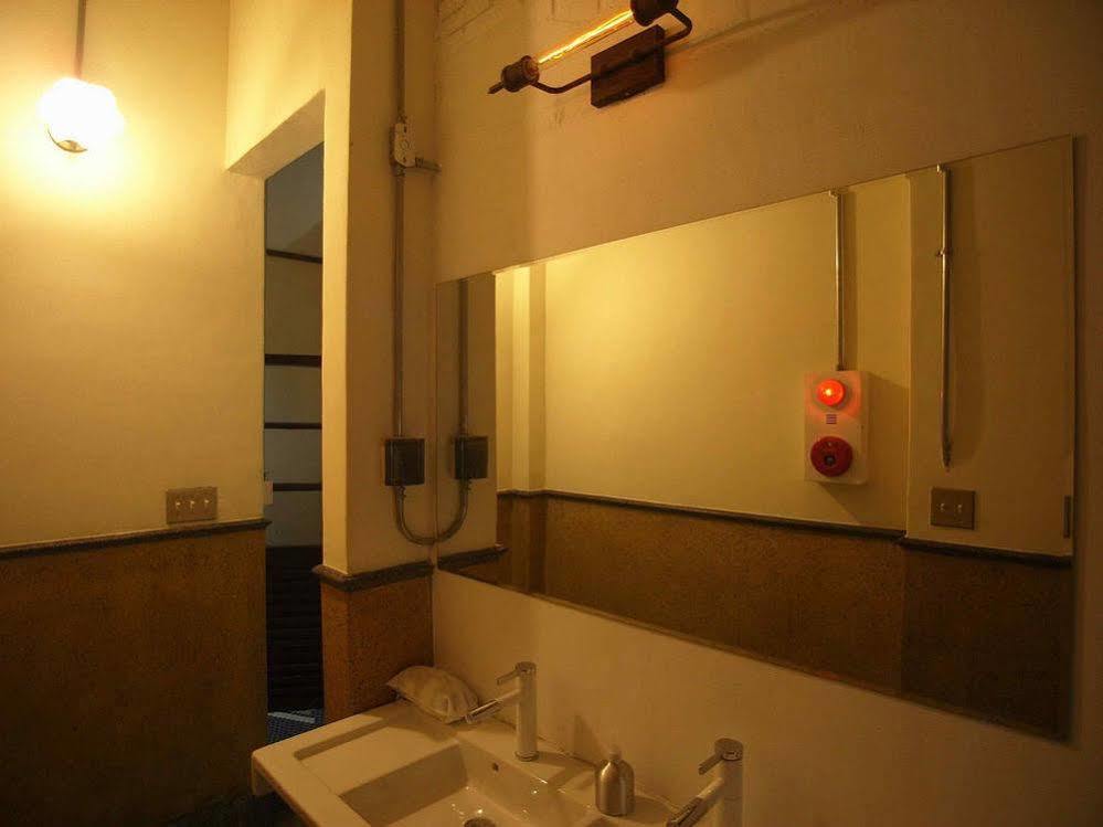With Inn Hostel Kaohsiung Exterior photo